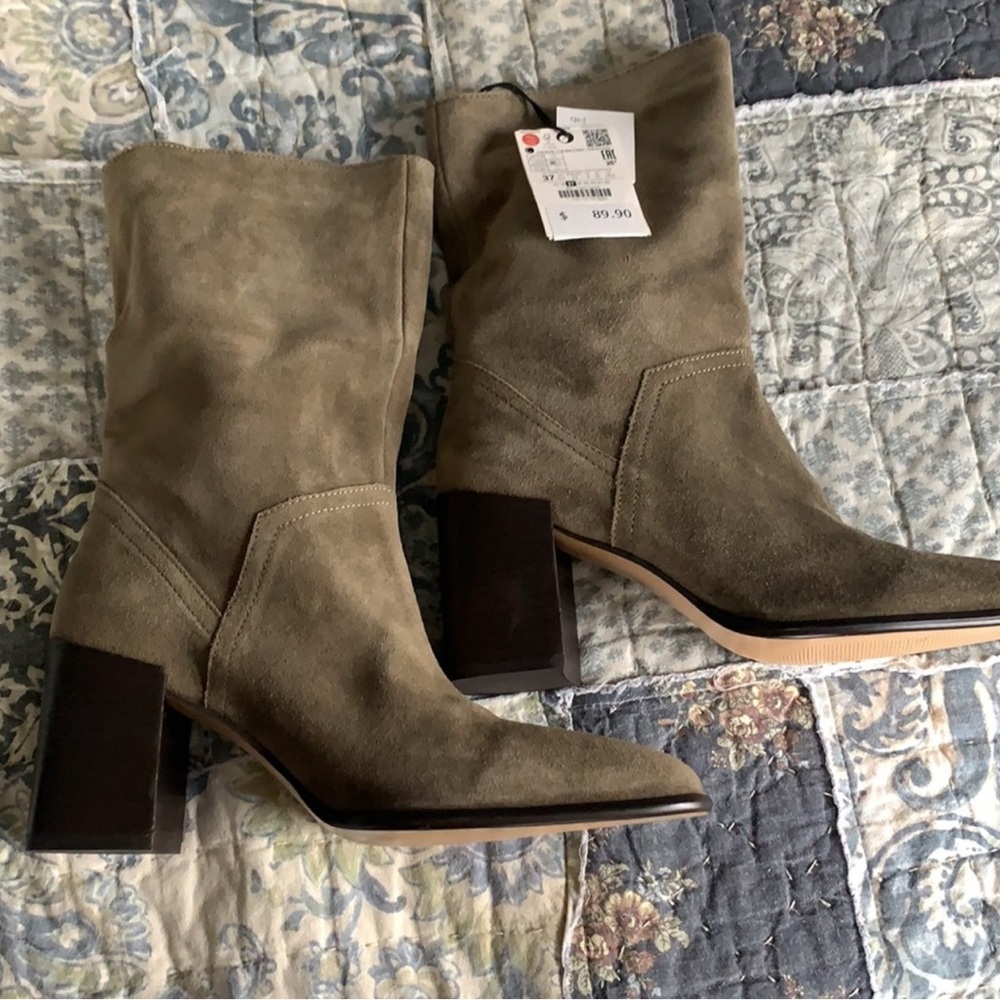 Tan Heeled Boots with Chunky Block Heel